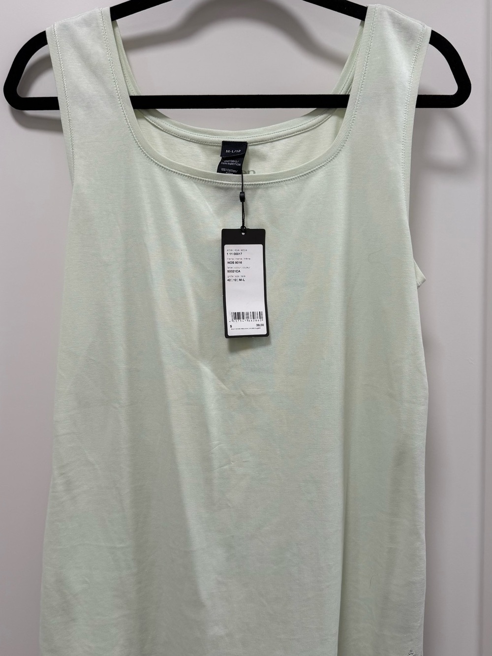Women's Scoop Neck Tank Top in Light Mint